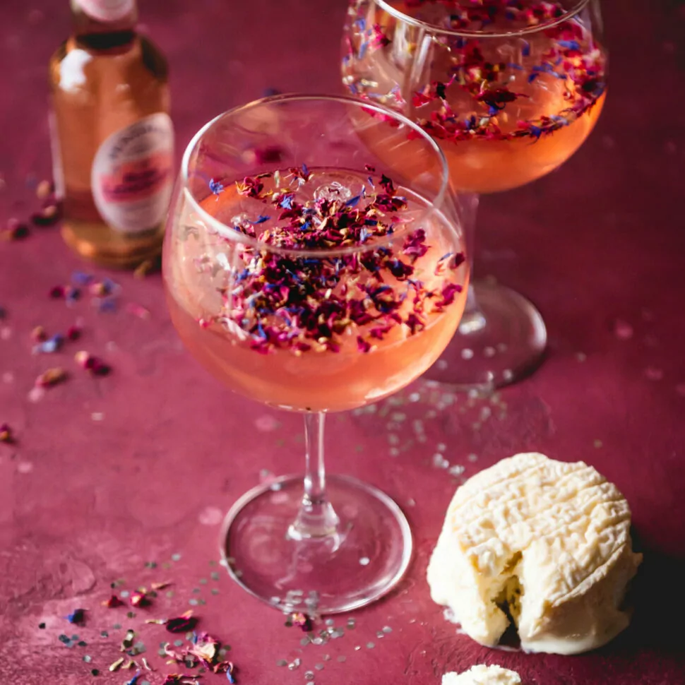 Cocktail Gin Rosé Lemonade & La Tur Alta Langa